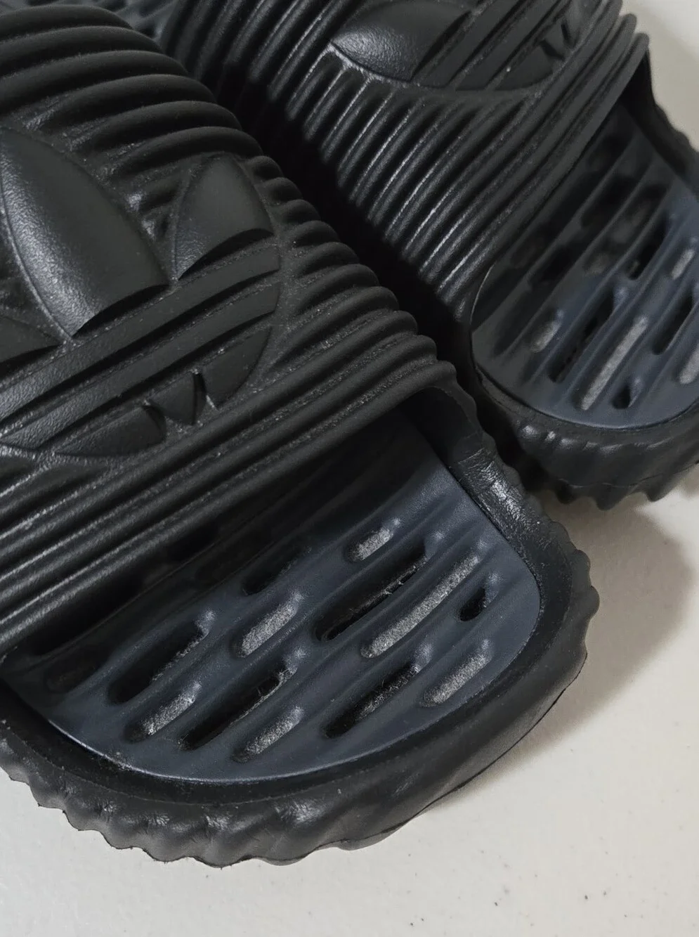 Adidas Men's Black Ribbed Slide Sandals - Lightweight Size 7-8